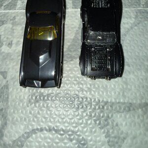 TWO LIMITED EDITION 1:32 RARE HOT WHEELS DIE-CAST BATMAN/CATWOMAN TOY CARS